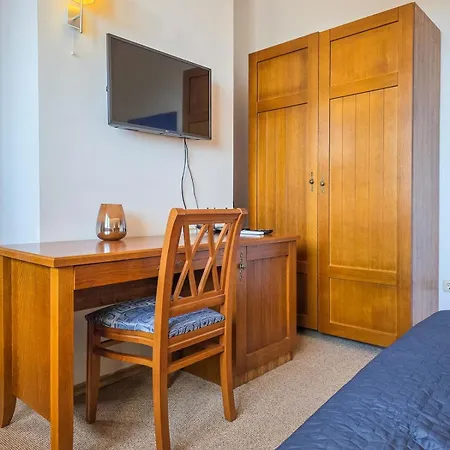 Edel View! 1br Ap With Mountain View In 아파트 반스코